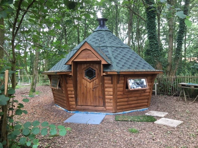 Cosy cabin with built-in BBQ!